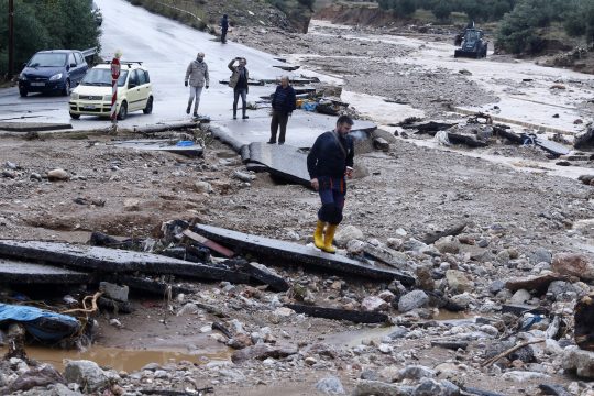Θύματα και καταστροφές αφήνει πίσω της η Ευρυδίκη