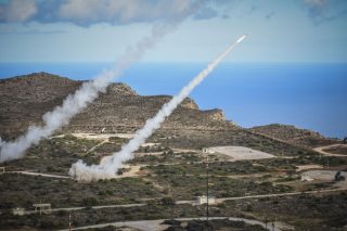 Εδώ ασκούνται… δέρνοντας ξένοι φαντάροι