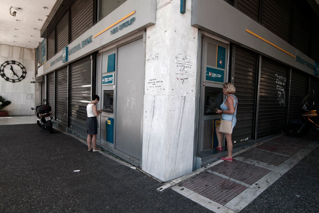 Οι πολίτες δεν αναμένουν άμεση άρση των capital controls