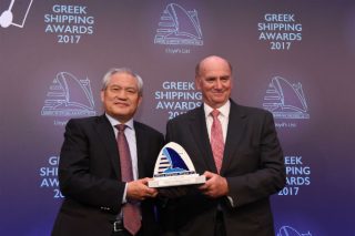 Βραβείο στον διευθύνοντα σύμβουλο του ΟΛΠ, Captain Fu