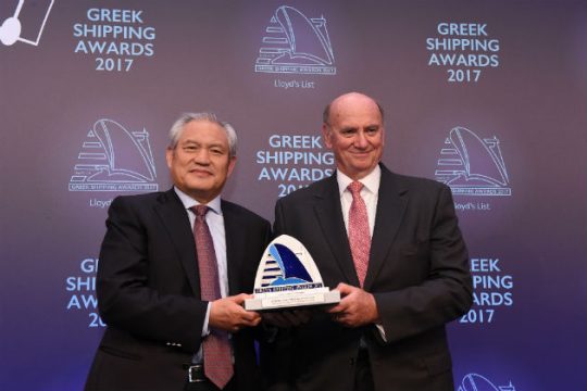 Βραβείο στον διευθύνοντα σύμβουλο του ΟΛΠ, Captain Fu
