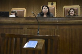 «Κλοτσούσαν τα κεφάλια λες και βαράγανε πέναλτι»