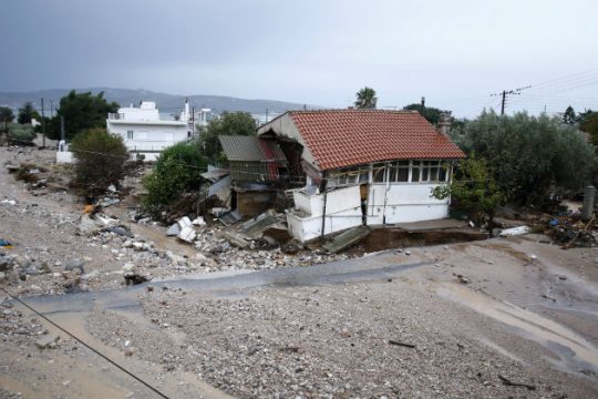 Τουλάχιστον 1.300 κτίρια χρήζουν αποζημίωσης στη Δ. Αττική