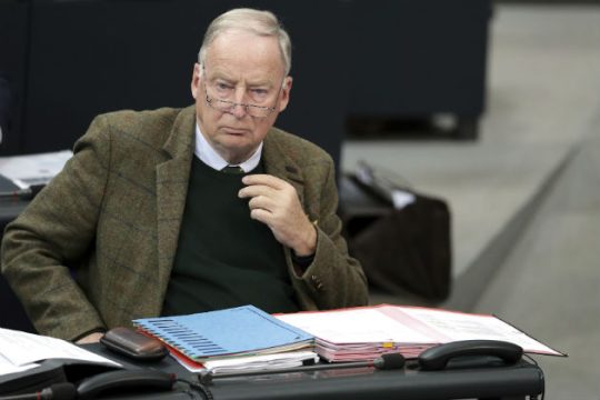 Το ακροδεξιό AfD απολαμβάνει την πολιτική κρίση και το παραδέχεται