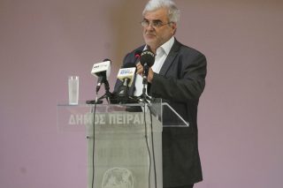 «Φρένο» στην περιβαλλοντική υποβάθμιση Πειραιά ζητάει ο Γαβρίλης