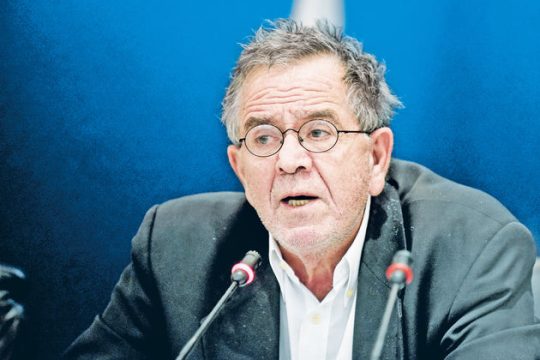 Εκτός… βάθρου ο Γιάννης Μουζάλας