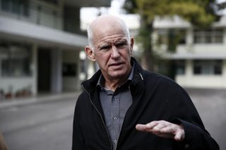 «Νέα αυταπάτη ότι ο Τσίπρας βγάζει τη χώρα το 2018 από το τρίτο Μνημόνιο»