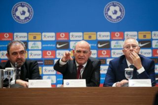 «Μένει ο Σκίμπε, αλλάζει έδρα η Εθνική»