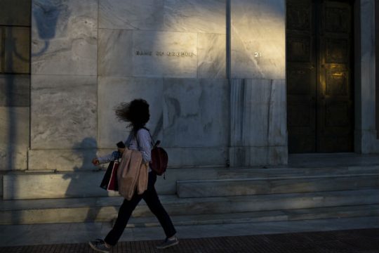 Spiegel: Το ελληνικό φαινόμενο των «εργαζόμενων φτωχών»