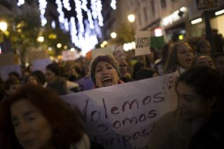 «Ας εξεγερθούμε οι γυναίκες σκλάβες»…