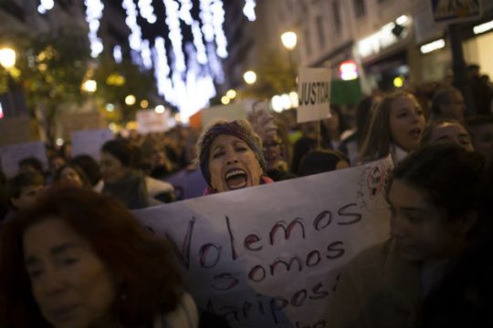 «Ας εξεγερθούμε οι γυναίκες σκλάβες»…