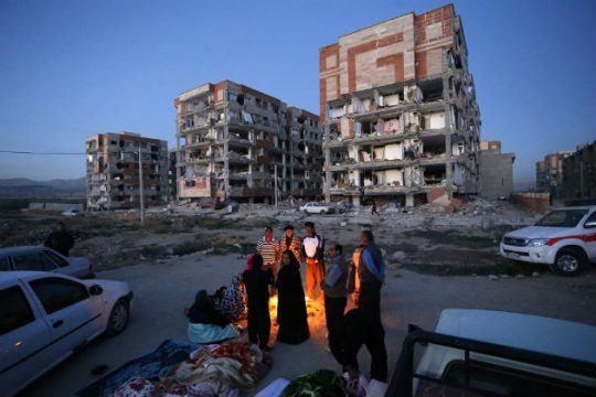 Αγωνία και μάχη με το χρόνο μετά τον σεισμό σε Ιράν-Ιράκ