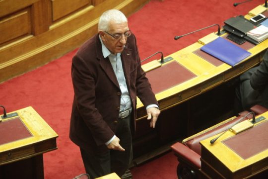Η προπαγάνδα πείθει βουλευτές