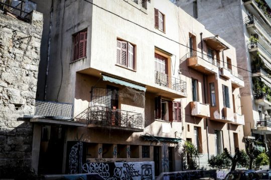 Αστυνομική επιχείρηση σε κατάληψη στα Εξάρχεια