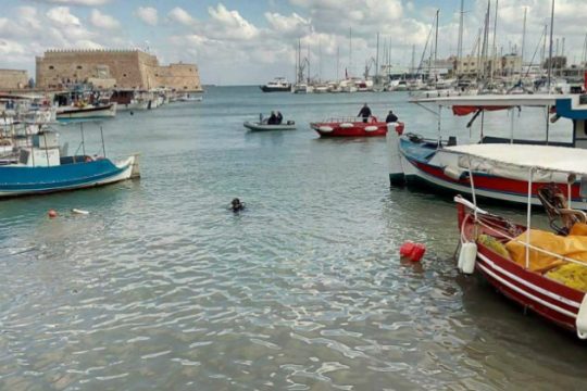 Καθάρισαν τους βυθούς των λιμανιών σε Ηράκλειο και Παντάνασσα