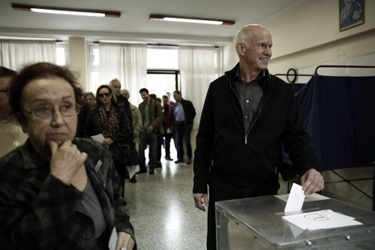 Γιατί χαίρεται η Κεντροαριστερά και χαμογελάει, πατέρα;