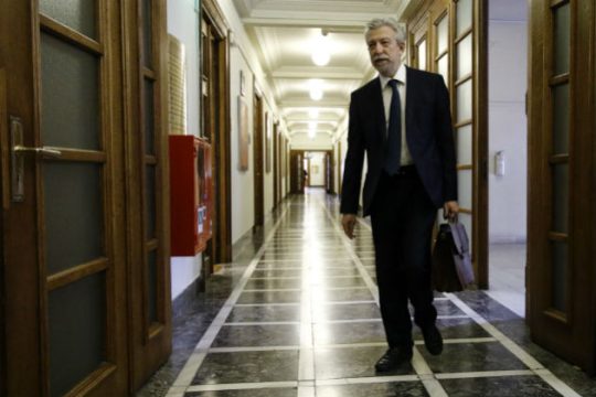 «Επιτίθενται στην κυβέρνηση για μία πράξη, η οποία δεν είναι πολιτική»