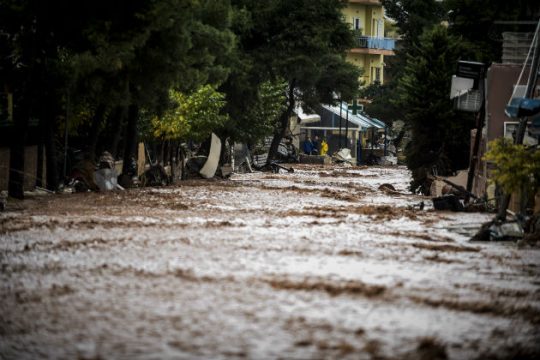 Επεισοδιακό το δημοτικό συμβούλιο στη Μάνδρα