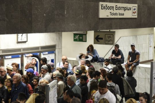 Στην επιτυχία η δόξα, στην αποτυχία η σιωπή