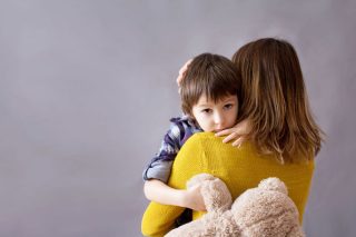 Μια αγκαλιά είναι καλύτερη από ένα ίδρυμα