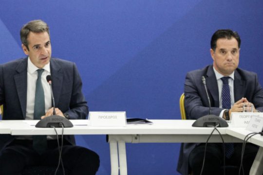 Αφελής; Κυνικός; Ή μήπως αδιάφορος;