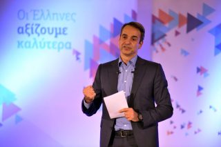 Στροφή Μητσοτάκη στο πεδίο της αλληλεγγύης