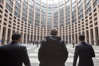 Χτες σωτήρες, σήμερα εγκληματίες