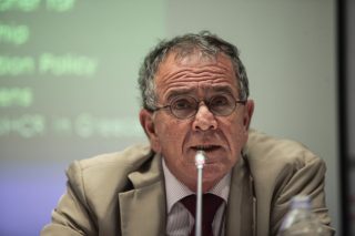 Μόνον ο ίδιος