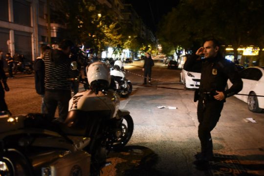 Ανταλλαγή πυροβολισμών με τραυματίες στο Παγκράτι