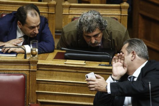 Απαντήσεις Καμμένου με τρεις «οβίδες»