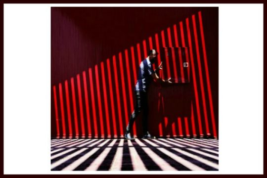 Φωτο-ζωγραφική με όπλο τις σκιές