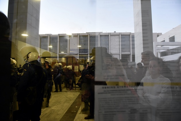 Ομορφος κόσμος, ηθικός, ηλεκτρονικά πλασμένος