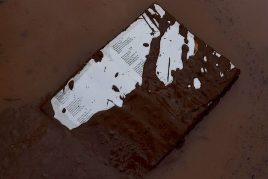 Τα λασπόνερα μιας τραγωδίας
