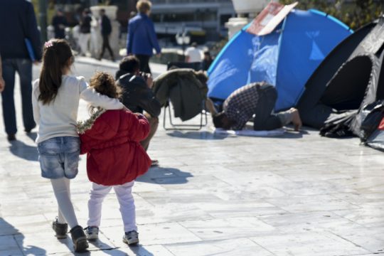 «Γιατί μας έχουν αφήσει μακριά από τα παιδιά μας;»