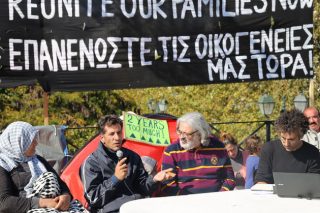«Τα παιδιά ρωτούν γιατί δεν είμαστε κοντά τους»