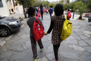 Στα σχολεία περάσαμε τη βάση…