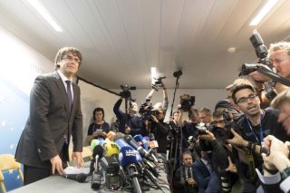 Πολιτικό «θρίλερ» με την… απόδραση Πουτζντεμόν
