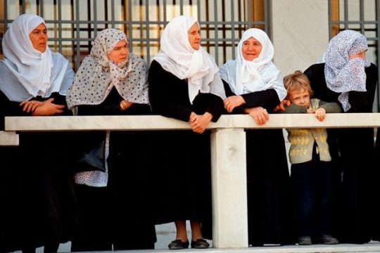 Ωρα να τελειώσει η «βολική» ανοχή στον νόμο της σαρίας