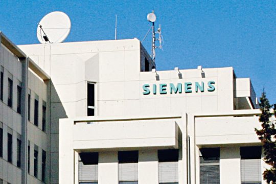 Χορηγίες σε κόμματα, δωράκια σε πολιτικούς
