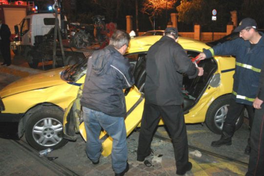 Νεκρός από μετωπική ταξί με αυτοκίνητο