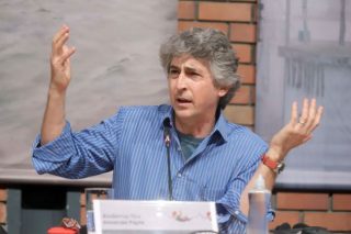 Άρωμα γυναίκας και στη μέση ο Αλεξάντερ Πέιν