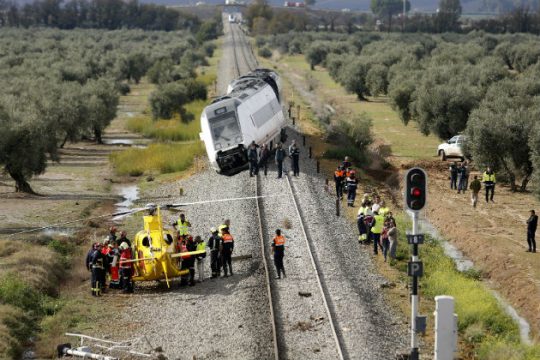 Εκτροχιασμός τρένου στην Ισπανία με 21 τραυματίες