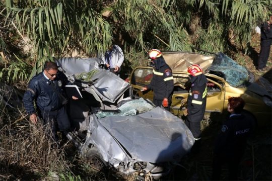 Δύο νεκροί σε τροχαίο στο Ηράκλειο – Από θαύμα γλίτωσαν άλλοι δύο