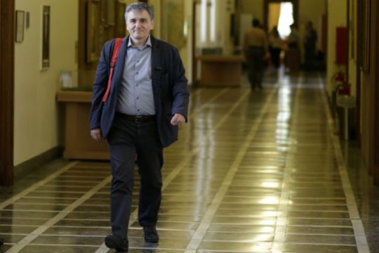 «Oι φορολογικοί παράδεισοι τσακίζουν τη μεσαία τάξη»