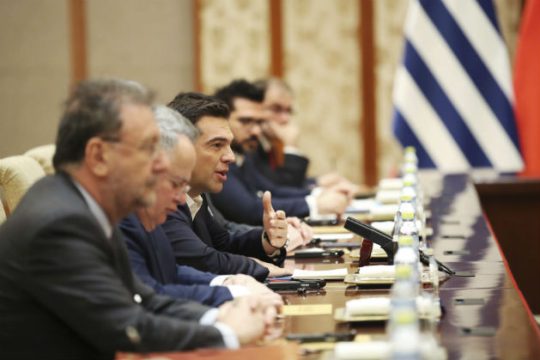 Handelsblatt: Αφήστε τον Τσίπρα να δράσει