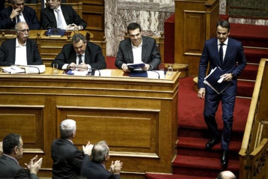 Τρεις και το λουρί της μάνας