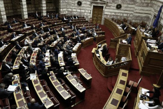 Ευρεία πλειοψηφία για τη διανομή του κοινωνικού μερίσματος