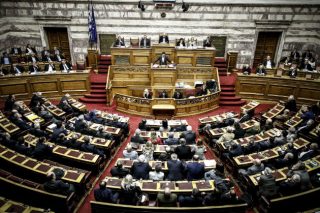 Κραυγές στη Βουλή