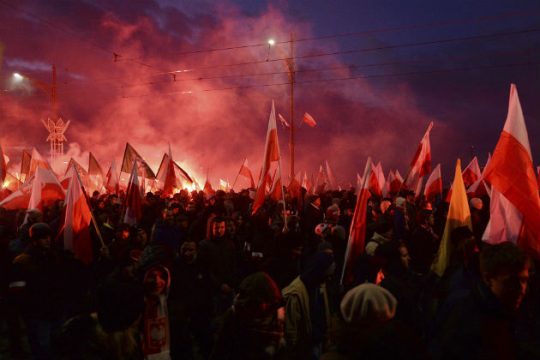 «Πατριώτες» οι ακροδεξιοί διαδηλωτές για την πολωνική κυβέρνηση