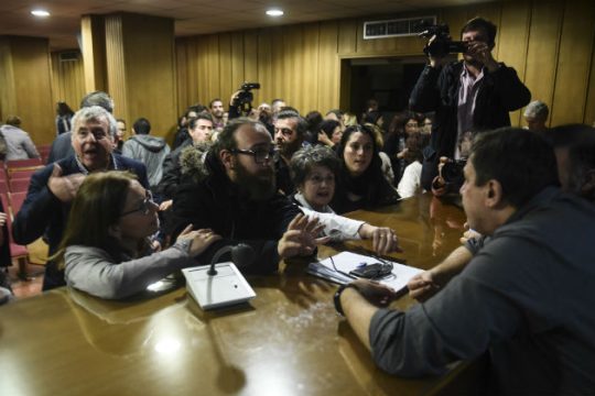Σε απόγνωση οι επικουρικοί γιατροί, ξεκινούν επισχέσεις